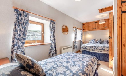 2 Bed in Thwaite 5