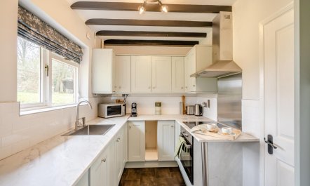 2 Bed in Beaconsfield 3