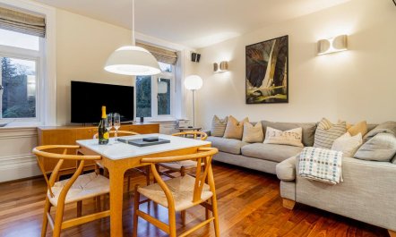 1 Bed in Pullwood Bay Estate 2