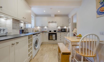 2 Bed in Winterbourne Dauntsey 1