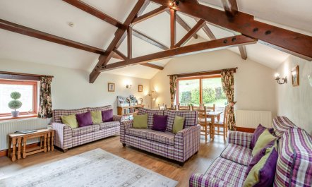 3 Bed in Bentham 4