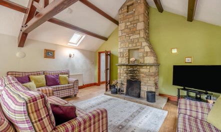 3 Bed in Bentham 2