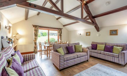 3 Bed in Bentham 3