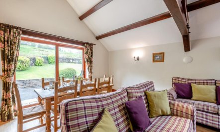 3 Bed in Bentham 8
