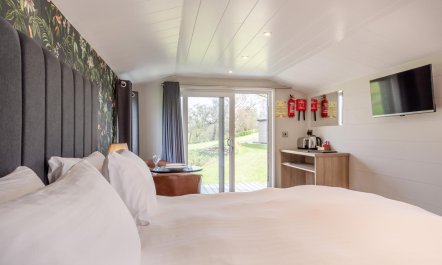 1 Bed in Bentham 2