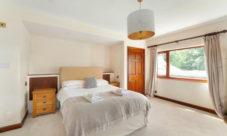 3 Bed in Windermere 3