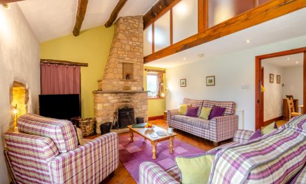 3 Bed in Bentham 1