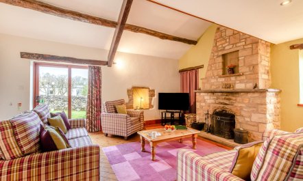 3 Bed in Bentham 2