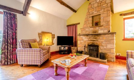 3 Bed in Bentham 4