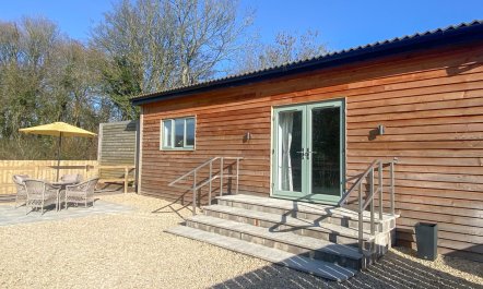 2 Bed in Brokerswood 3