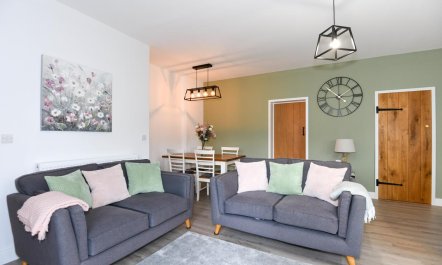 2 Bed in Brokerswood 4