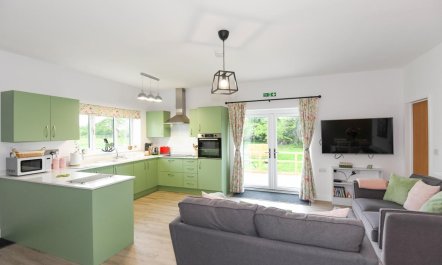 2 Bed in Brokerswood 6