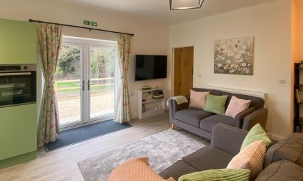 2 Bed in Brokerswood