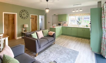 2 Bed in Brokerswood 4