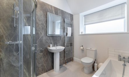 3 Bed in Market Place 8