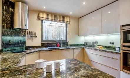 3 Bed in Egton 6