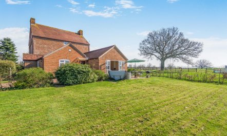 2 Bed in Redmarley, De Abitot 1