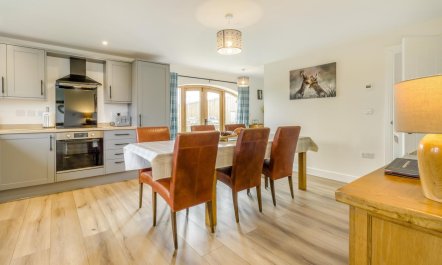 3 Bed in Northwood 2