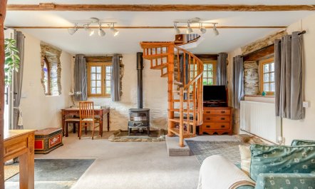3 Bed in North Hill 5