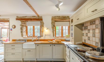 3 Bed in North Hill 8