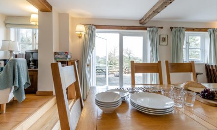 4 Bed in Llansantffraid 6