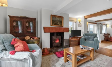 4 Bed in Llansantffraid 9
