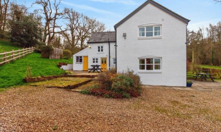 4 Bed in Llansantffraid 2
