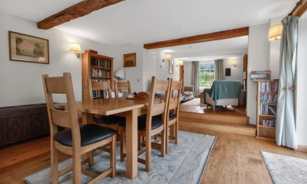 4 Bed in Llansantffraid 4