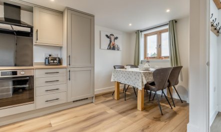 2 Bed in Northwood 7