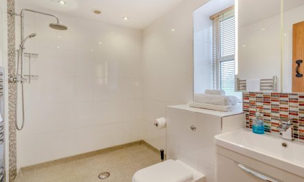 2 Bed in Gilwern 9