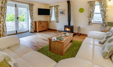 2 Bed in Gilwern 1