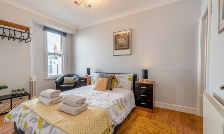 1 Bed in Tenby 8