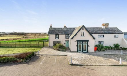 5 Bed in Middleton 1