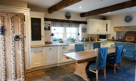 4 Bed in Castleton 4