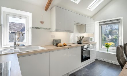 3 Bed in Mumbles 9