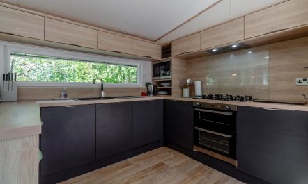 2 Bed in Weybourne 4