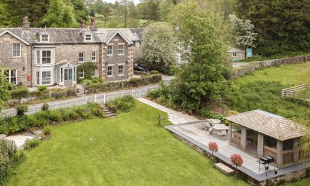 8 Bed in Windermere