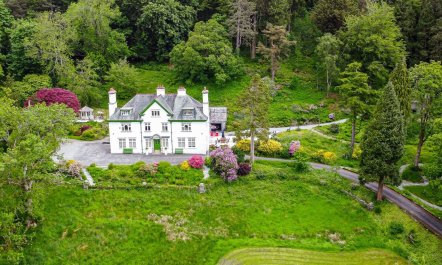 5 Bed in Staveley