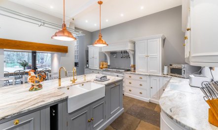 5 Bed in Staveley 8
