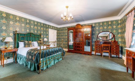 5 Bed in Staveley 5