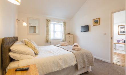1 Bed in Old Hall Green 2