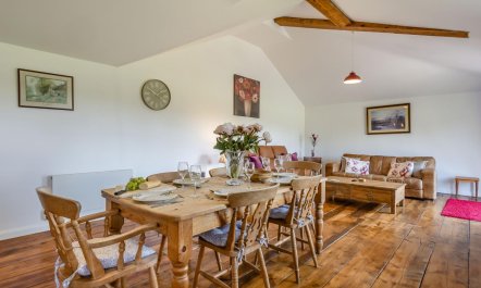 2 Bed in Old Hall Green 3
