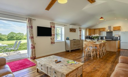 2 Bed in Old Hall Green 1