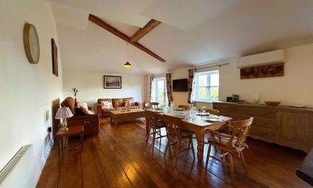 2 Bed in Old Hall Green 1