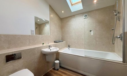 2 Bed in Old Hall Green 8