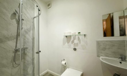 2 Bed in Old Hall Green 6