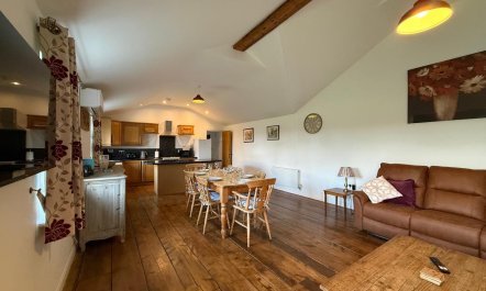 2 Bed in Old Hall Green 2