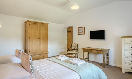 2 Bed in Old Hall Green 9