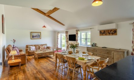 2 Bed in Old Hall Green 2