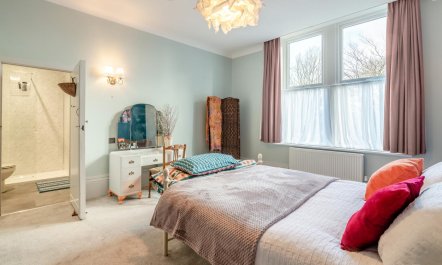 2 Bed in Shepley 6